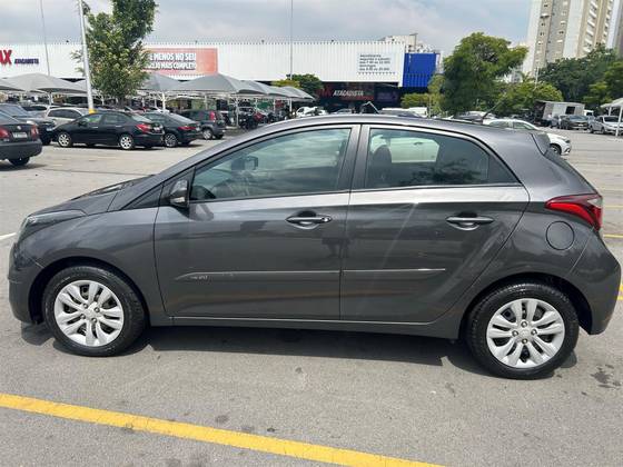 HYUNDAI HB20 1.0 COMFORT PLUS 12V FLEX 4P MANUAL HYUNDAI HB20 1.0 COMFORT PLUS 12V FLEX 4P MANUAL